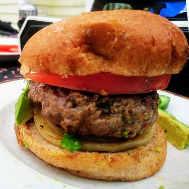 超満員のビーチパーク ～ お家で BBQ 、ハンバーガー