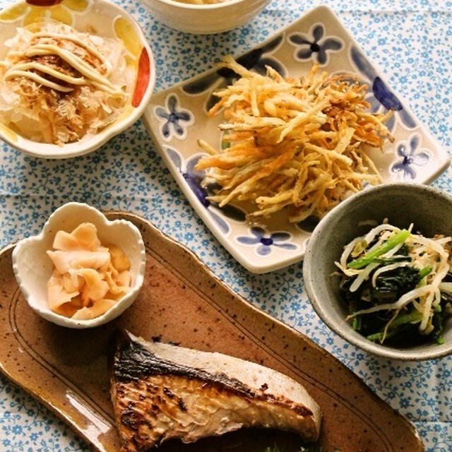 ブリの塩麹漬け焼き / 新ごぼうと新玉ねぎのかき揚げ