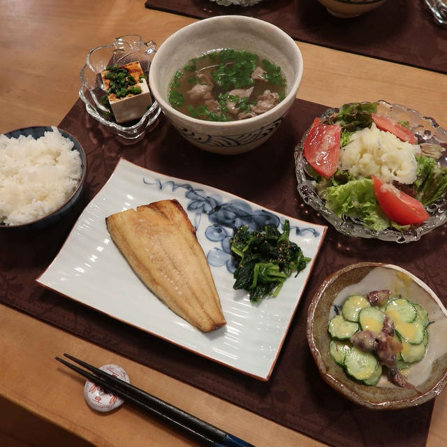 しまほっけ＆肉吸いの晩ご飯　と　多肉ちゃんの花♪