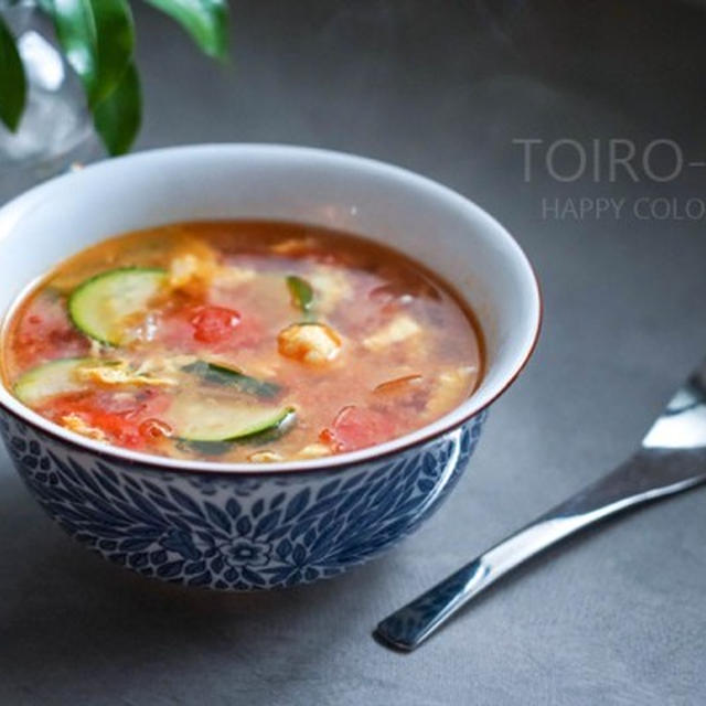 トマトとズッキーニとふわふわ卵のスープ
