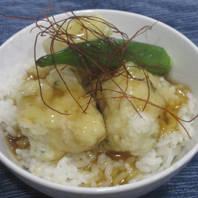 鶏挽肉と豆腐のふわふわ揚げ出し肉団子丼