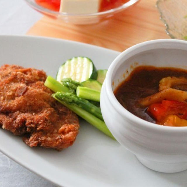 夏野菜カレーと木の葉カツ