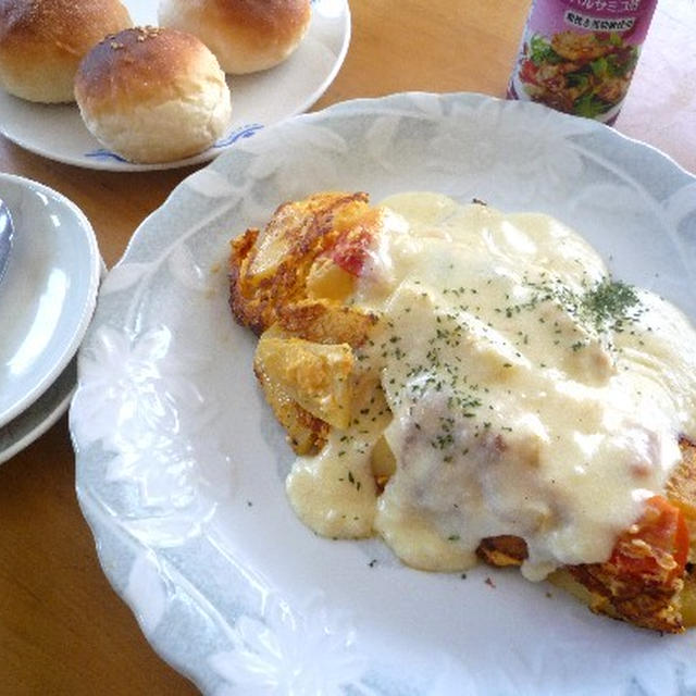 ミニトマトとポテトのオムレツ☆とろ～りチーズソース