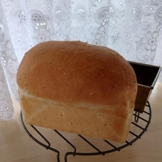 白ごま醤油麹食パン♪
