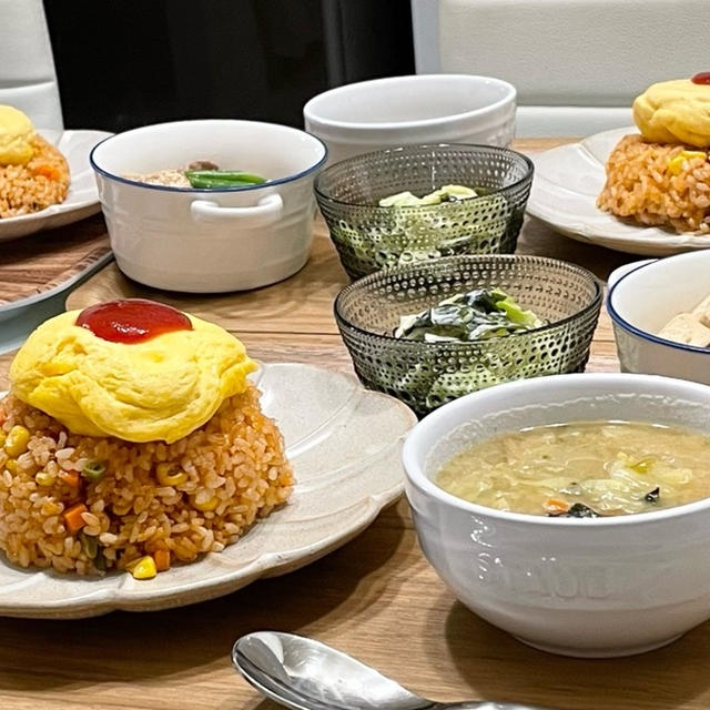【おうちごはん】オムライス・キャベツとわかめの梅昆布サラダ・肉豆腐・お味噌汁