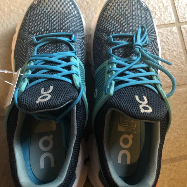 前回の楽天お買い物マラソンで買ったスニーカーが届きました　スイスのシューズブランド　ON