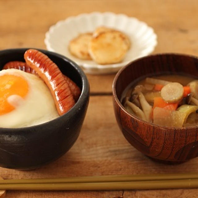 ピンチめし！時間がない日のソーセージエッグ丼献立