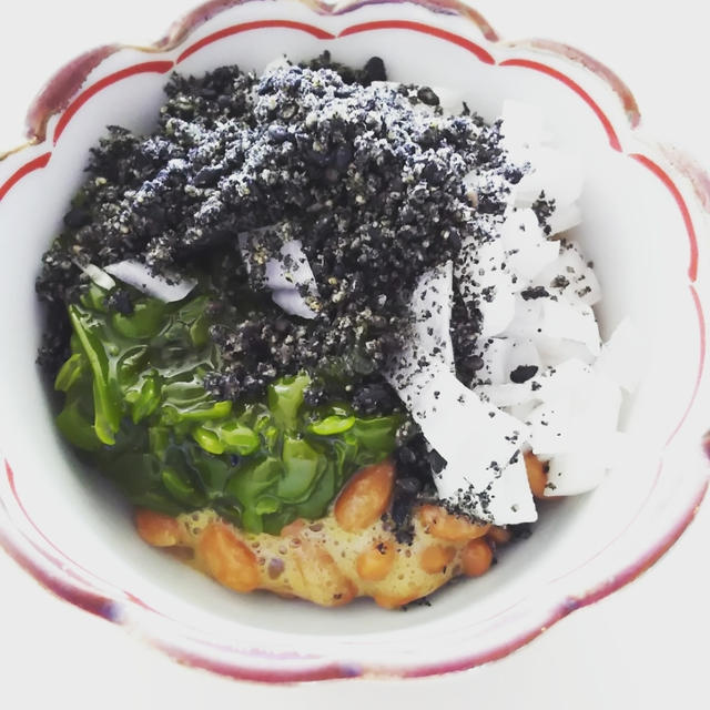 黒ごま納豆 By Tomaさん レシピブログ 料理ブログのレシピ満載