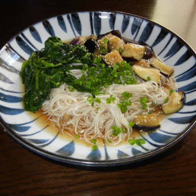 茄子とモロヘイヤの素麺