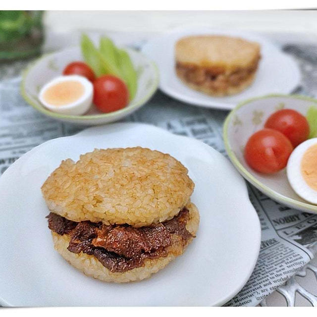 まるでお肉！「ライスバーガー大豆ミート」焼肉味・生姜焼き味