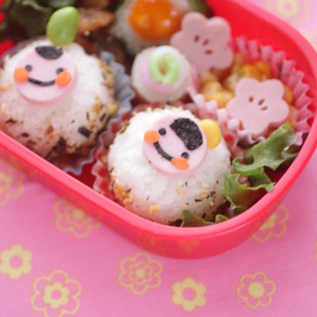 ひなまつりのお弁当　と　モダンタイムズ掲載　と　いもむしくん