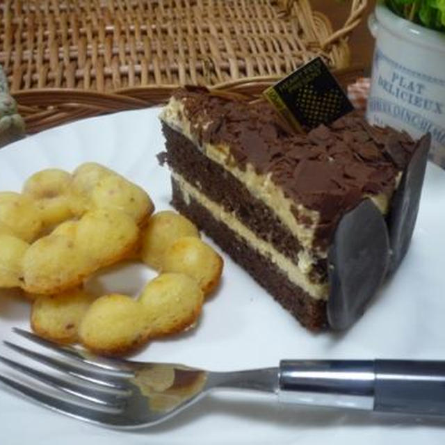 試作ケーキと、またまたうれしい贈り物と…。
