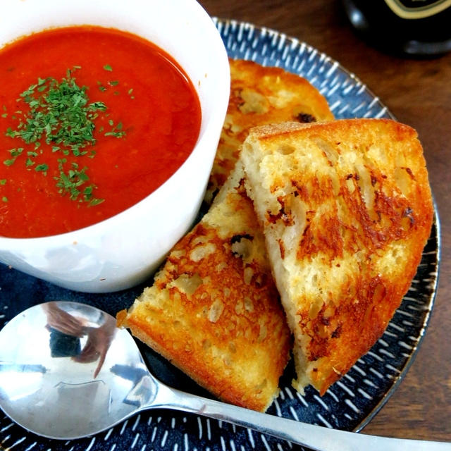 トマトのスープとグリルサンドイッチ