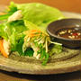 水菜と鶏ささみのベトナム風レタス巻き　