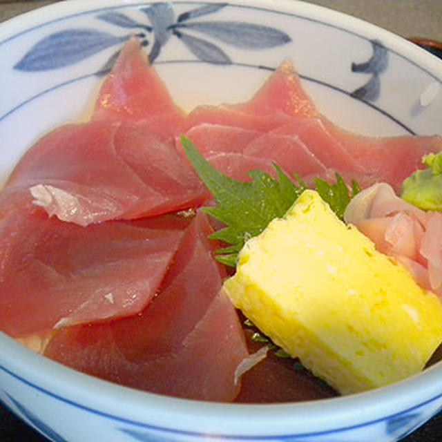 築地・うおがし丼かんの「まぐろ丼」
