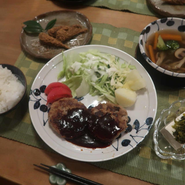 ハンバーグの晩ご飯　と　メリアンサスマヨールの花♪