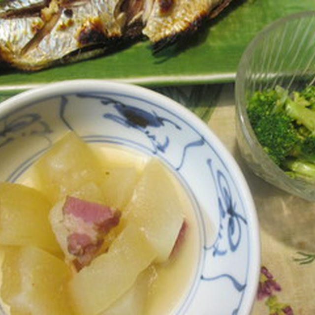 冬瓜をまた頂いた・・・　冬瓜とベーコンの煮物