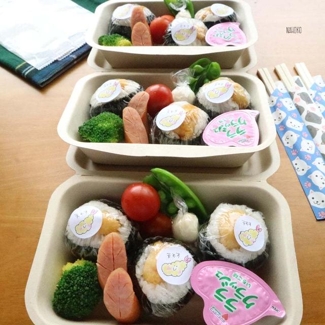 イラスト弁当箱とシールで天むす弁当