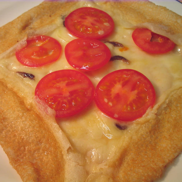 アンチョヴィ・トマト・チーズのガレット
