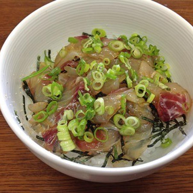 お昼に「鯛の昆布締めヅケ丼」