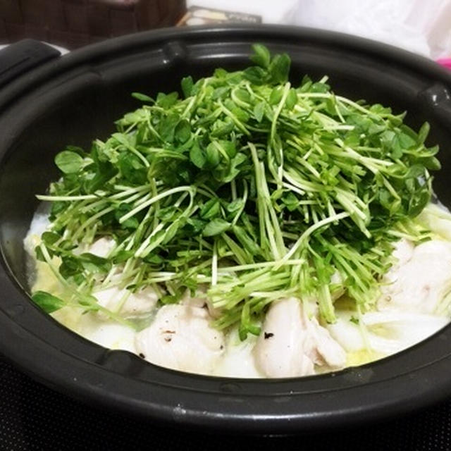お鍋に入れて後はおまかせ♪レモン鶏の白菜蒸し鍋。