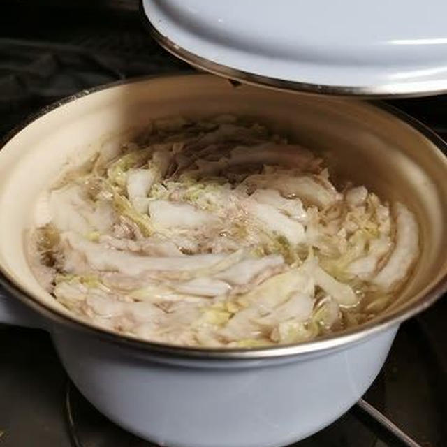 白菜と豚バラのミルフィーユ鍋とキムチ鍋