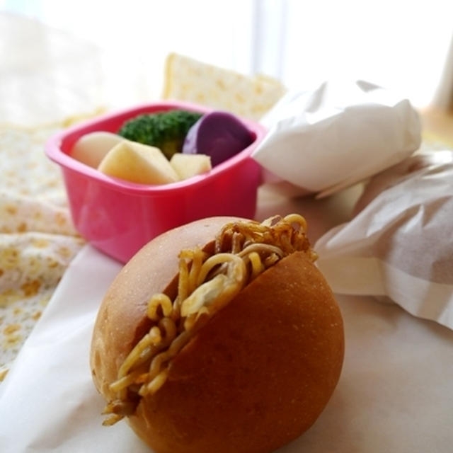 焼きそばパン弁当～小学生のジャケ買い