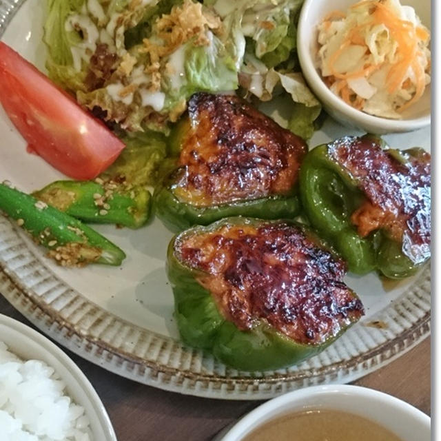 肉厚ピーマンの肉詰めとトマト卵リゾット
