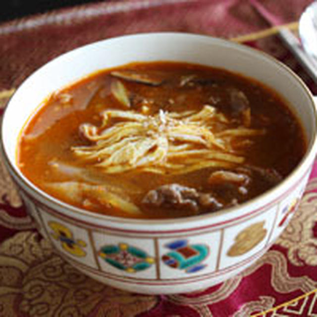 ユッケジャン（육개장）　韓国風辛い牛肉スープ　レシピ。