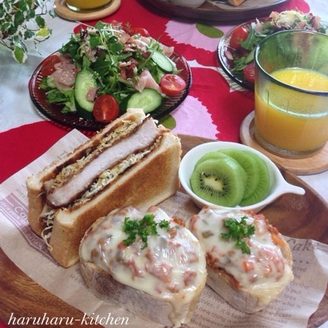 ミートサンドとカツサンドde朝ごはん♡…転がされてます