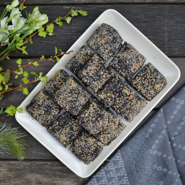 Black Sesame Mochi Brownies 黒胡麻の餅ブラウニー