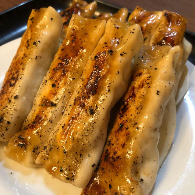 行列人気！餃子「スヰートポーツ」で餃子ざんまい