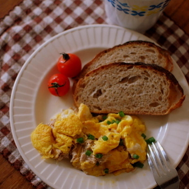 チリパウダーでぴりり スパイシーツナのスクランブルエッグ 映画 レナードの朝 コーヒーに合う朝食 By のんのんさん レシピブログ 料理ブログのレシピ満載