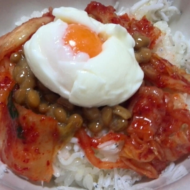 贅沢！？しらす、キムチ納豆丼。