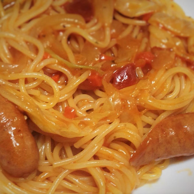 おうちごはん。＜春キャベツのナポリタン＞＜ダッチオーブン焼き芋＞＜チキンとチーズのソテー＞