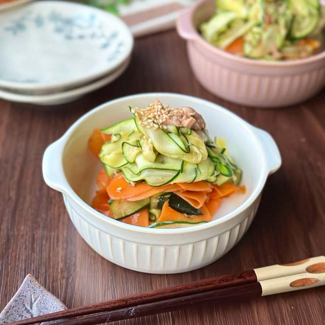 平麺のようなサラダ☆ズッキーニと人参のちょいピリ辛ヤミツキサラダ