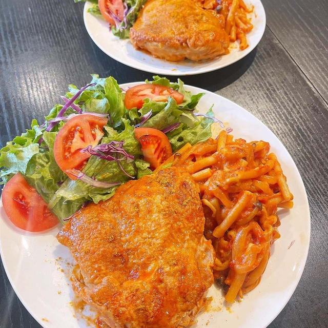 ランチは15分でチキンとトマトクリームペンネです！！