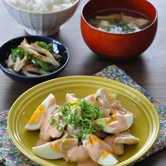 手軽に作る晩ごはん「鶏肉とたまごのオーロラソースがけ」献立