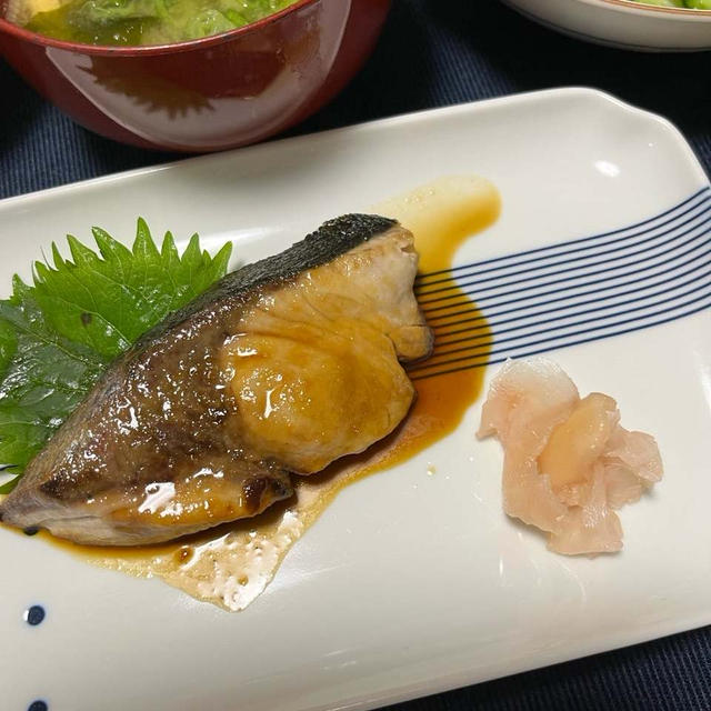 鰤の照り焼き^_^上手く焼けたシフォンケーキ♡
