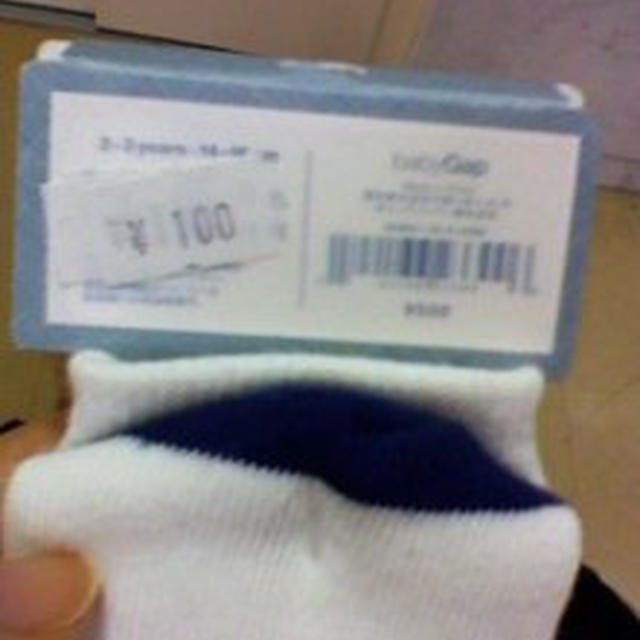 ＧＡＰで１００円靴下をゲット