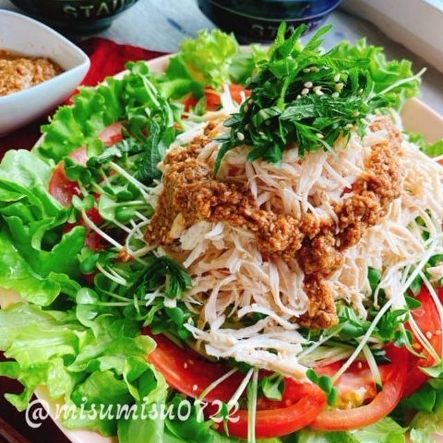 鶏胸肉とごまだれ【棒棒鶏】(動画レシピ)/Shredded chicken with sesame sauce.