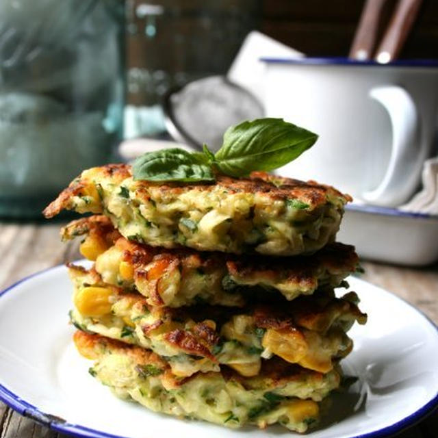 Zucchini Corn Fritters with Basilズッキーニとコーンのフリッター、バジル入り