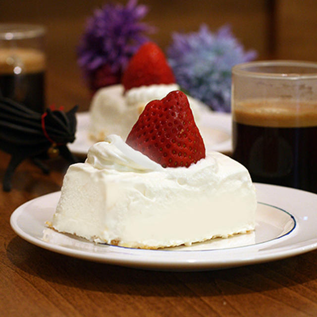 桜の香りのイチゴケーキ