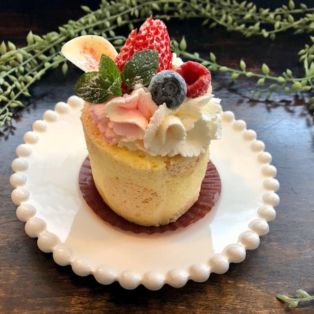 ケーキ作りました3月限定でケーキだけのテイクアウトも可能ですもちろん、店内ご飲食、お弁...