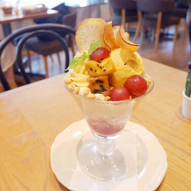 アフタヌーンティーの季節限定パフェ、昨日のおやつ#今日のおやつはこれ