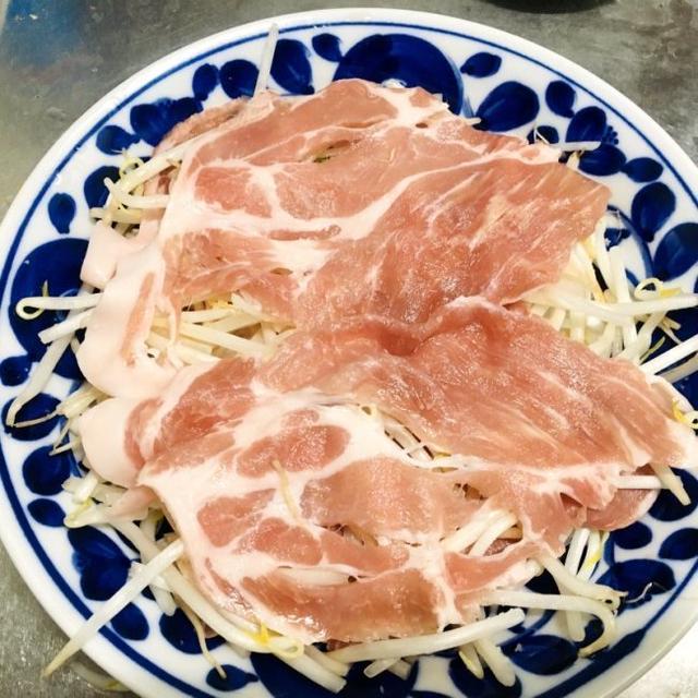 レンジ調理で簡単　もやしと豚肉のレンジ蒸し