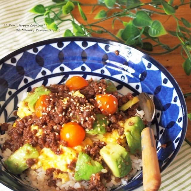 ふわたまアボカドそぼろ丼。