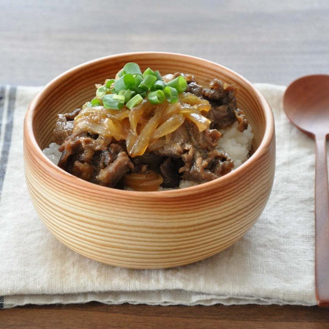 【フライパンひとつ】手軽な「牛丼」で、たまにはプチ贅沢気分♪