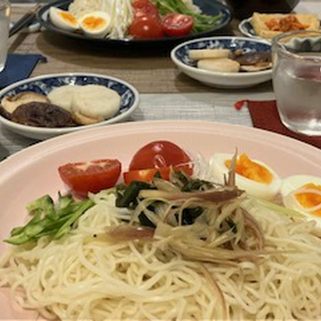 夜ごはんは主人作のラーメンサラダ ☆ 今年の夏は