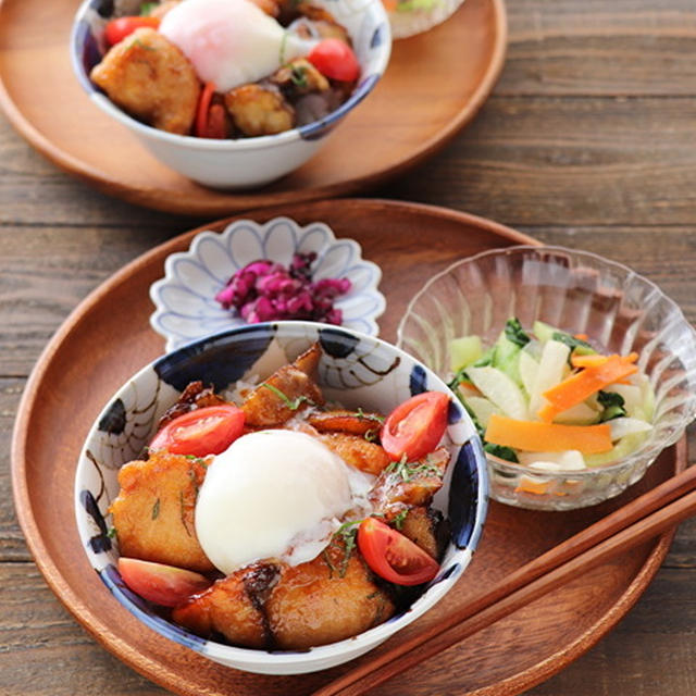 KitOisix「厚切りうまいたけと鶏の照りたま丼」「チンゲン菜の塩しょうが炒め」
